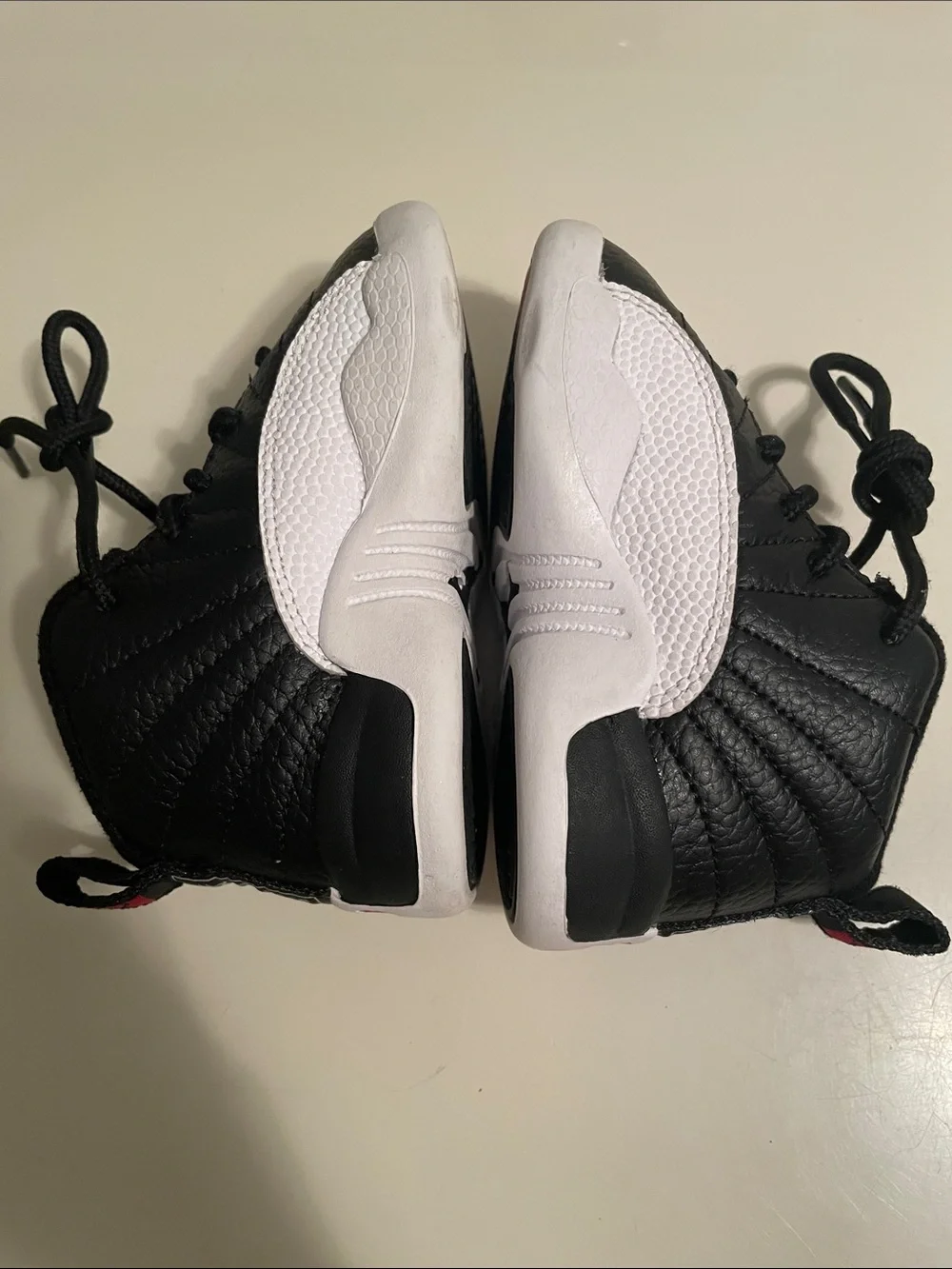 Jordan 12 Retro black and white size 6c